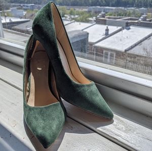 Lulu's green suede heels